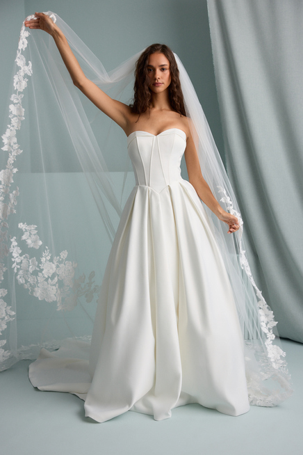 BLOSSOM LACE VEIL