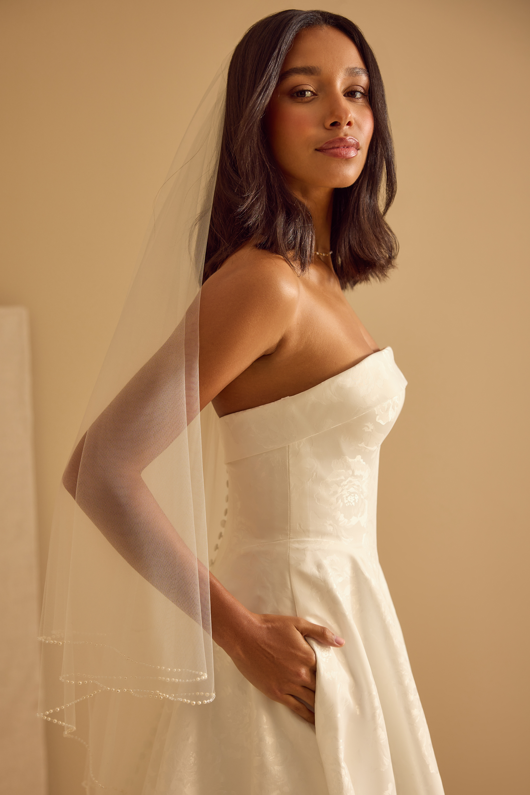 CRYSTAL PEARL TRIM VEIL Detail 3