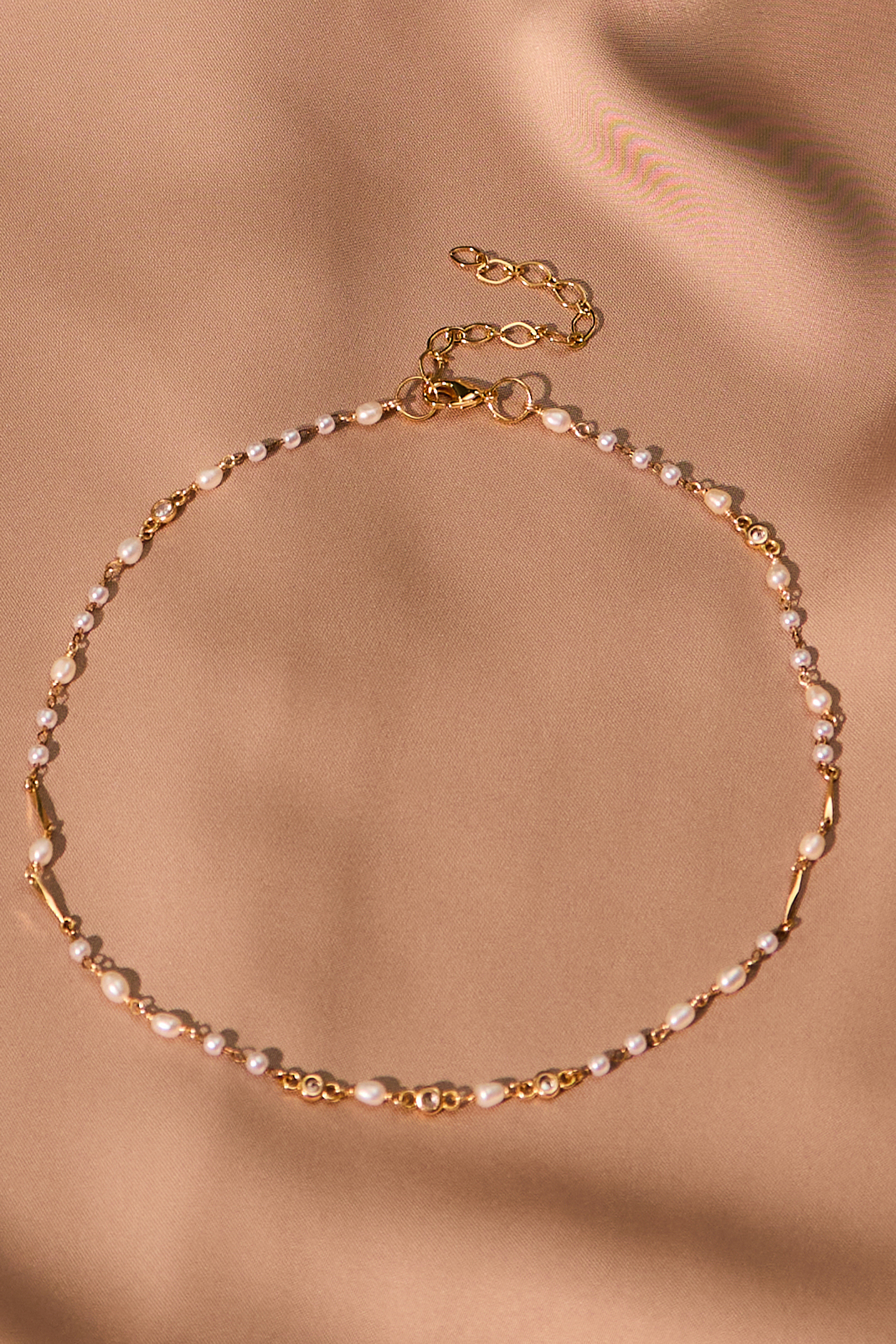 CRYSTAL & PEARL CHAIN NECKLACE Detail 1