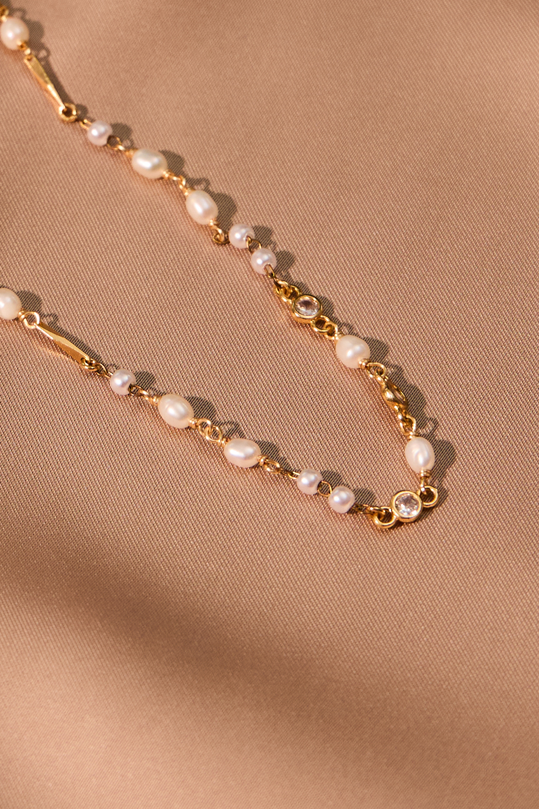 CRYSTAL & PEARL CHAIN NECKLACE Detail 2