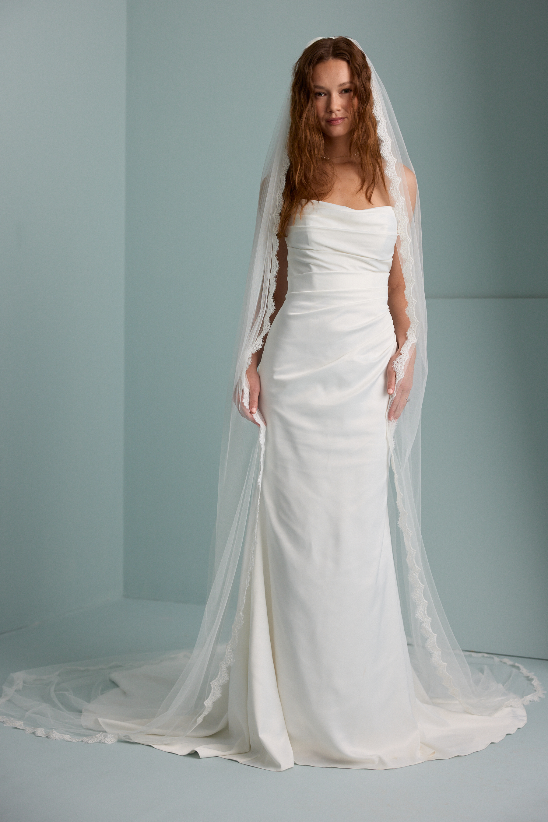 LUXE SCALLOPED CHANTILLY VEIL Detail 3