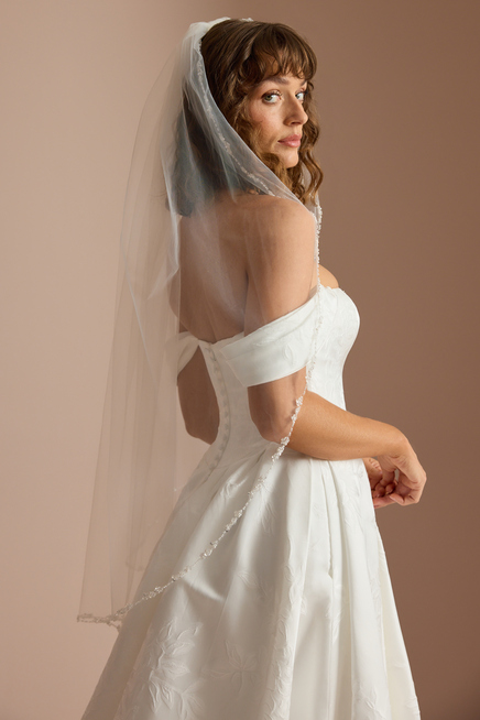 CRYSTAL CLUSTER FINGERTIP VEIL