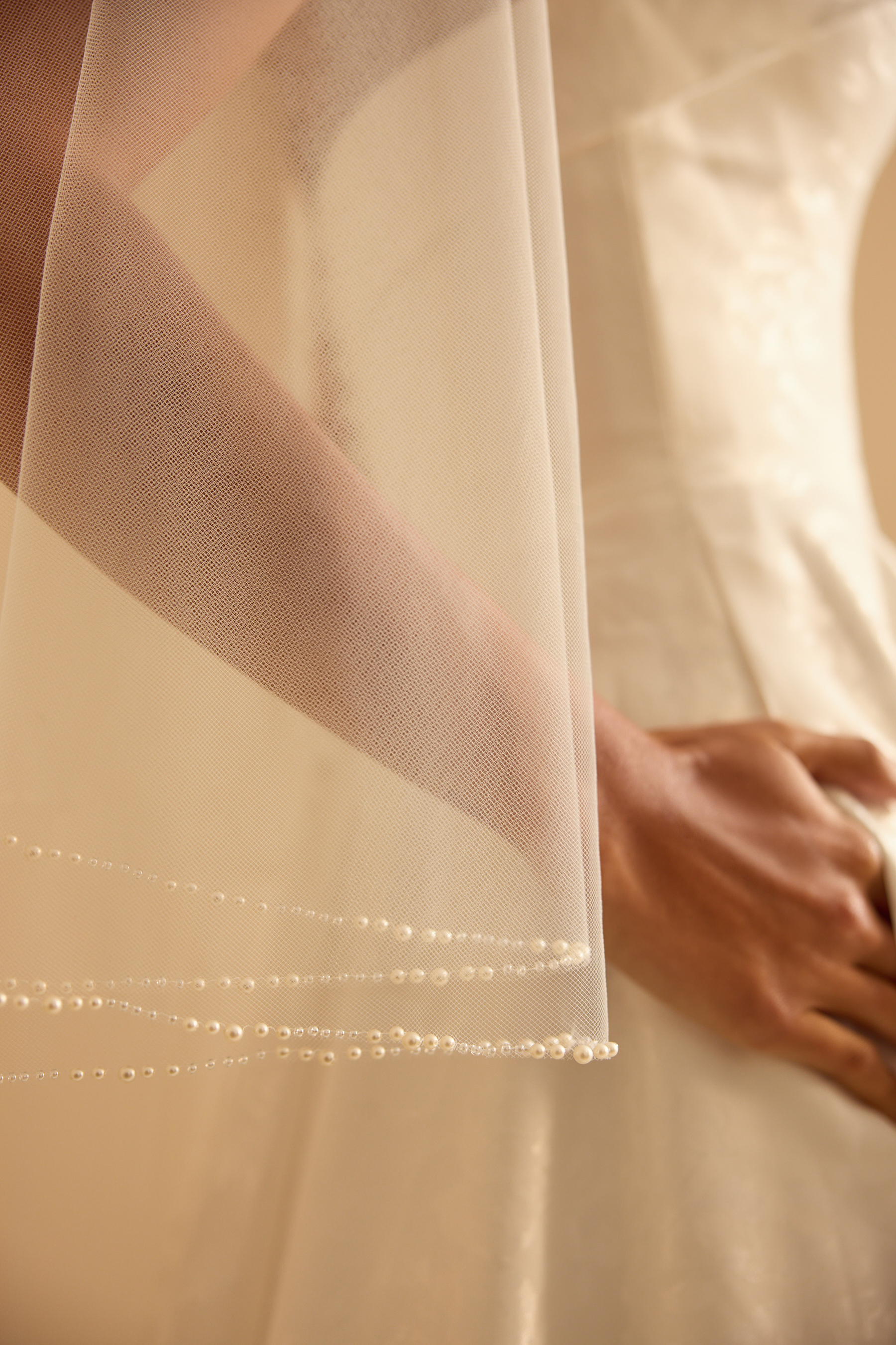 CRYSTAL PEARL TRIM VEIL Detail 2