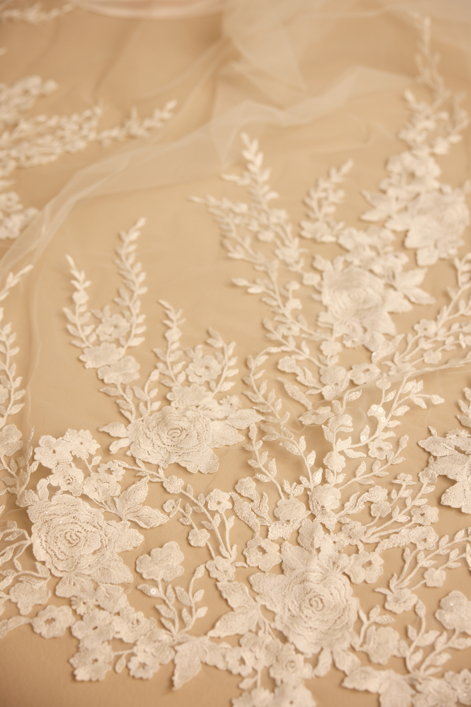 SHIMMERING ROSE VINE VEIL Detail 2