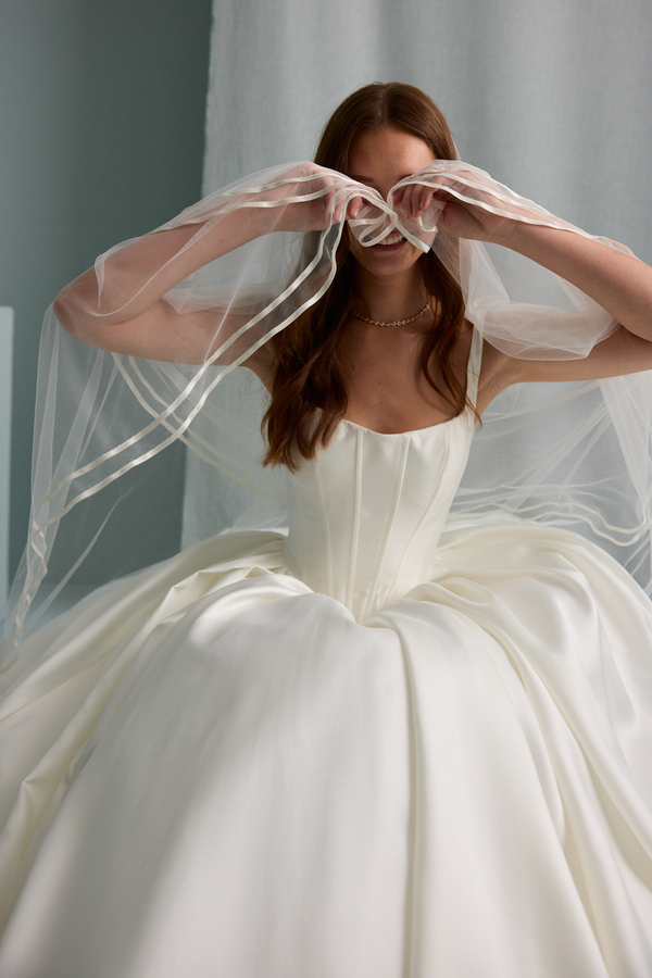 LUXE SATIN TRIM VEIL