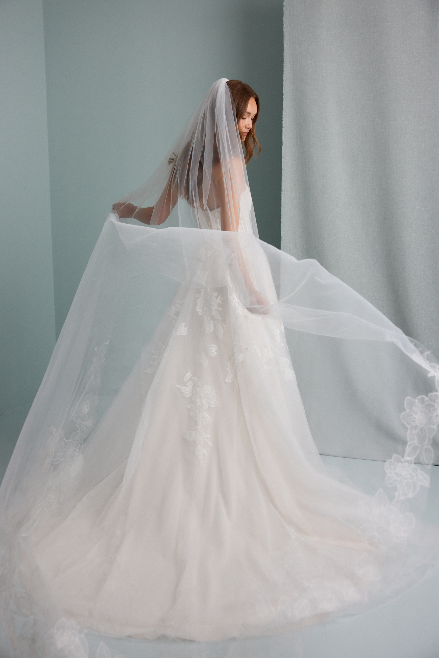 PROMINENT PETAL VEIL Detail 3
