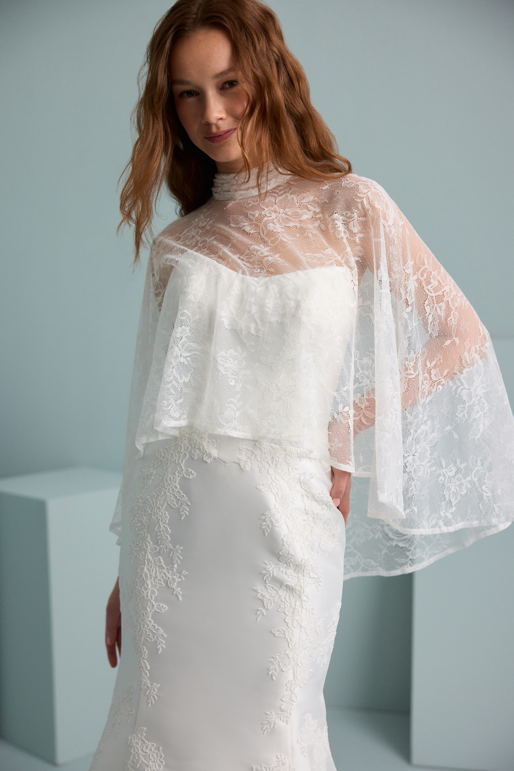 CHANTILLY LACE CAPE Detail 3