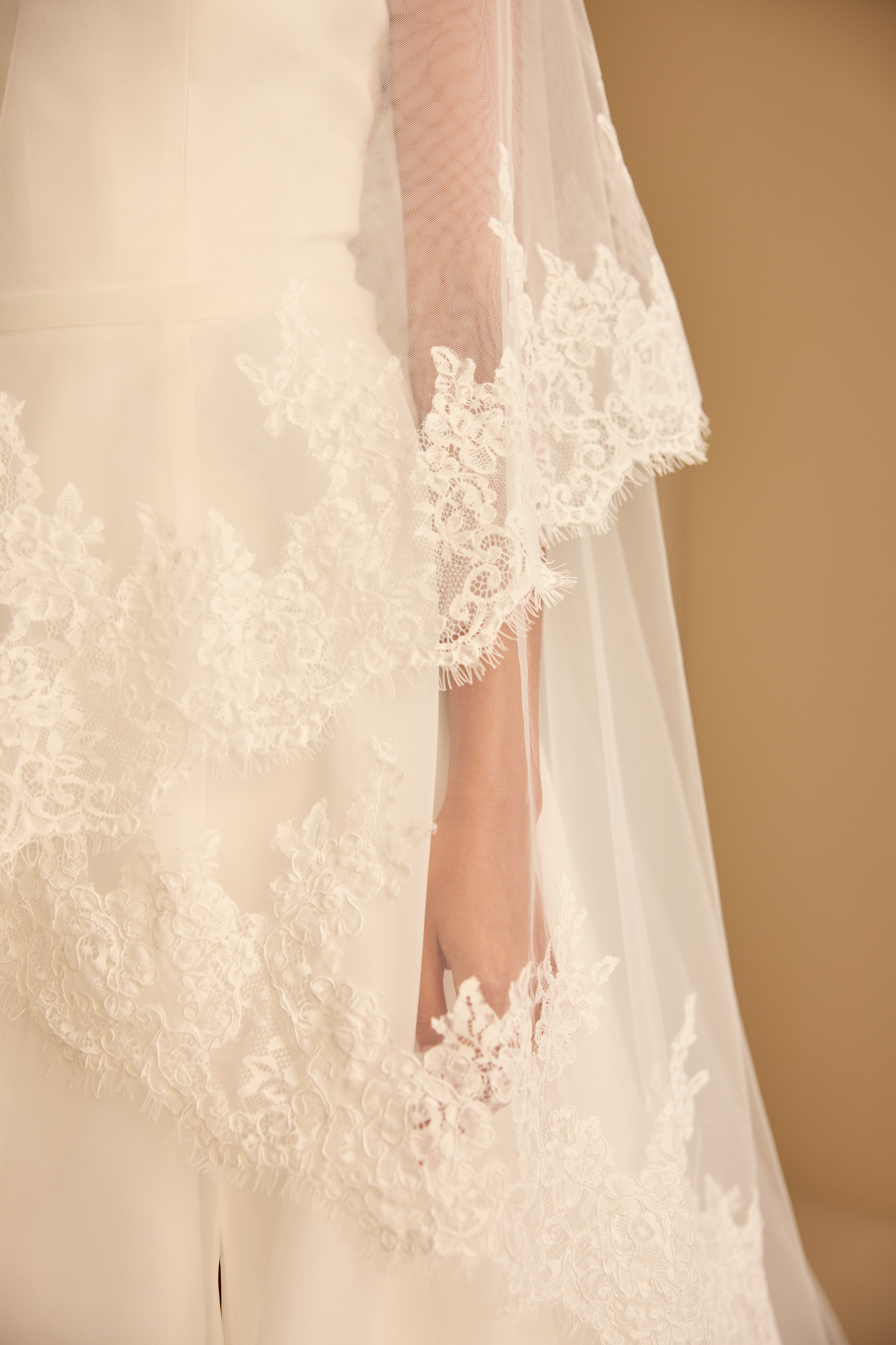 Corded Floral Lace Veil