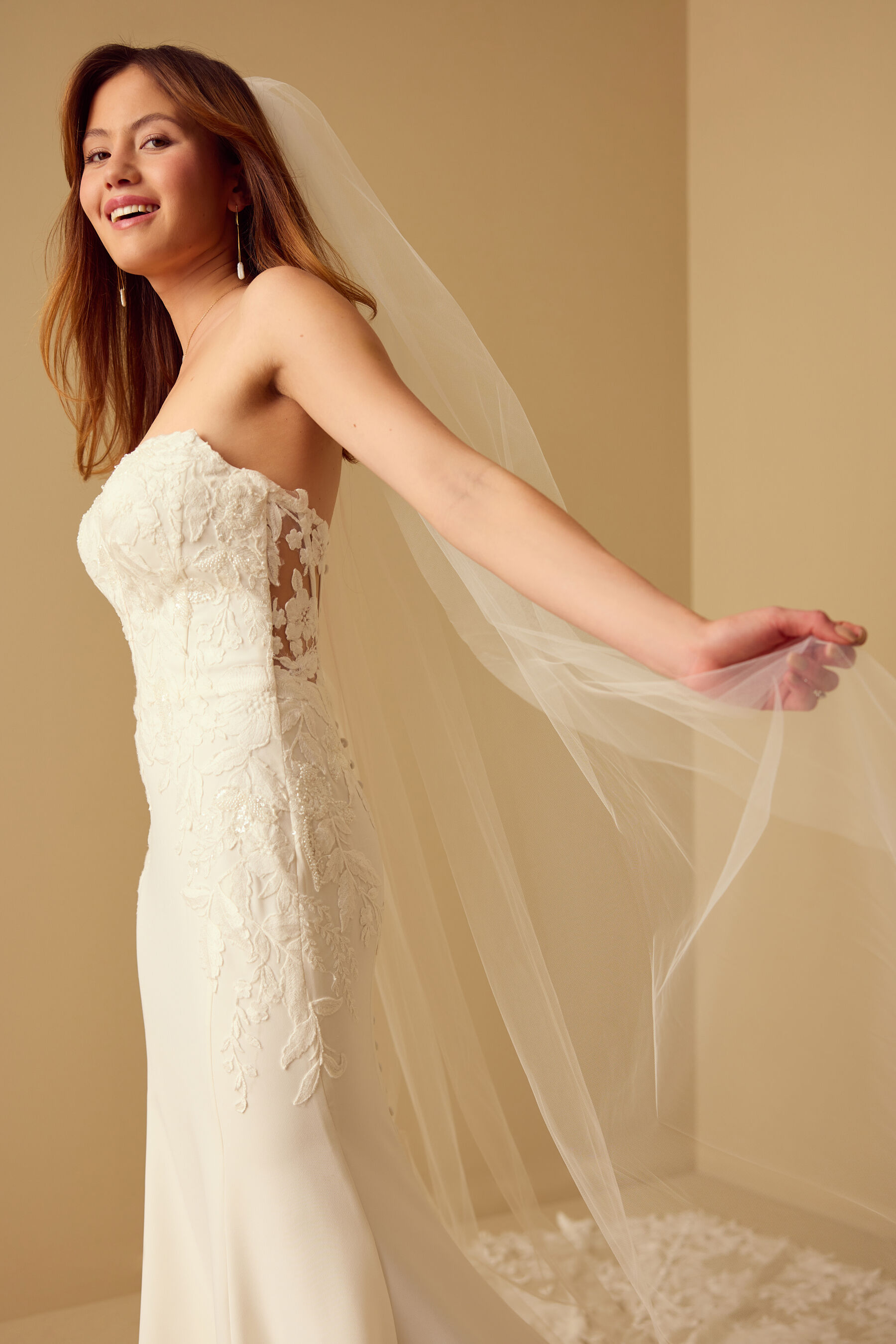 CLASSIC TULLE VEIL | Vow display picture 3