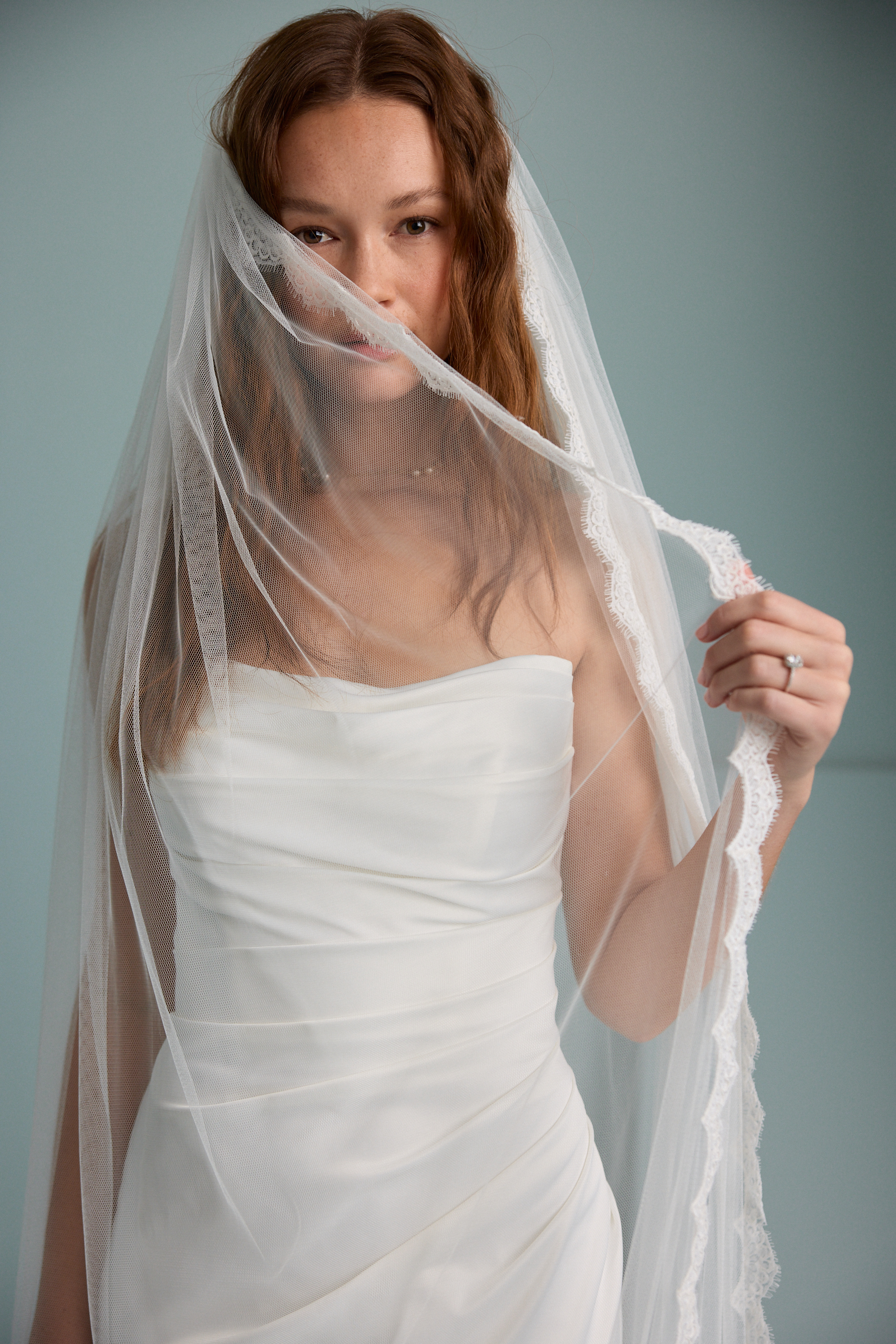 LUXE SCALLOPED CHANTILLY VEIL Detail 2