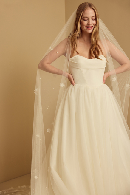 PEARL PETAL VEIL