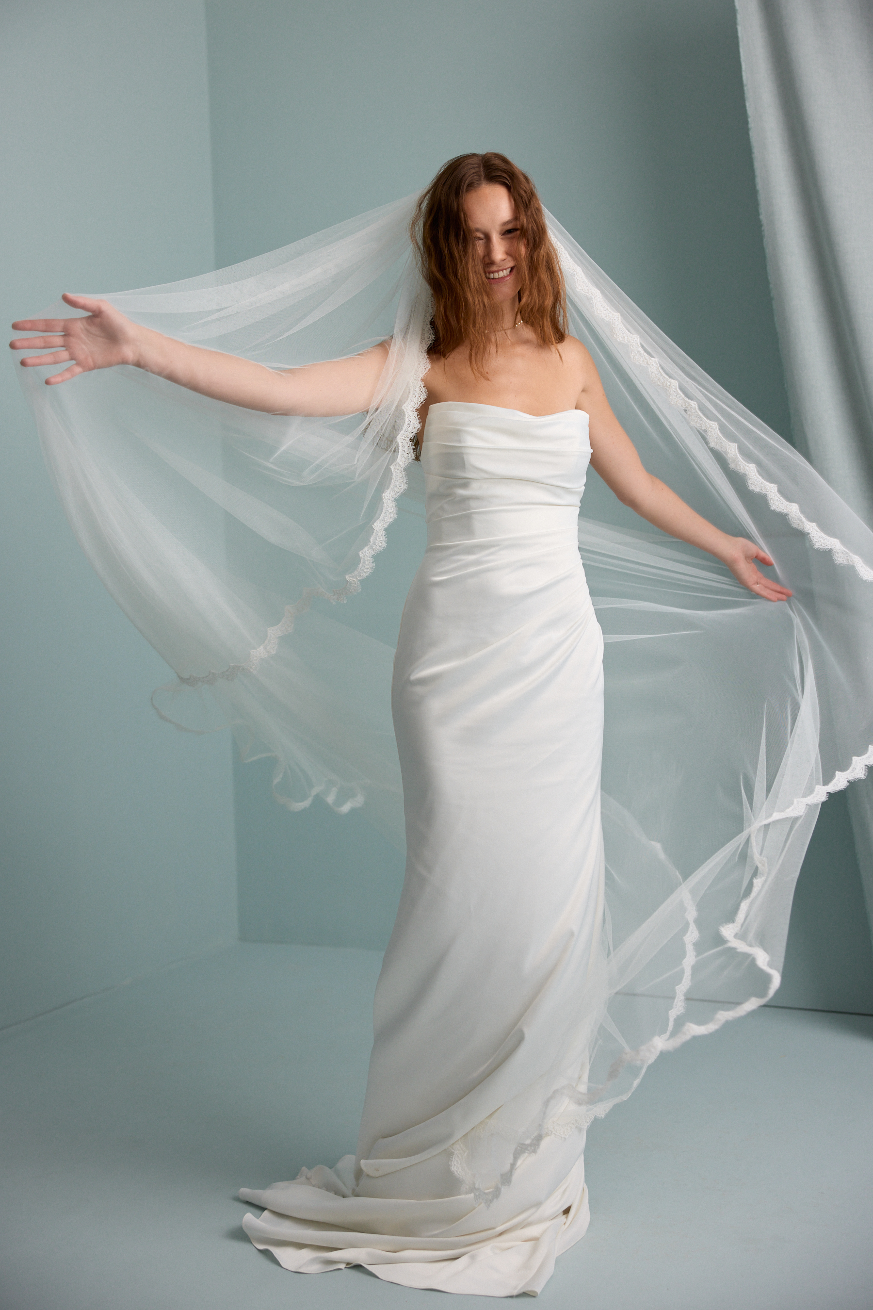 LUXE SCALLOPED CHANTILLY VEIL Detail 4