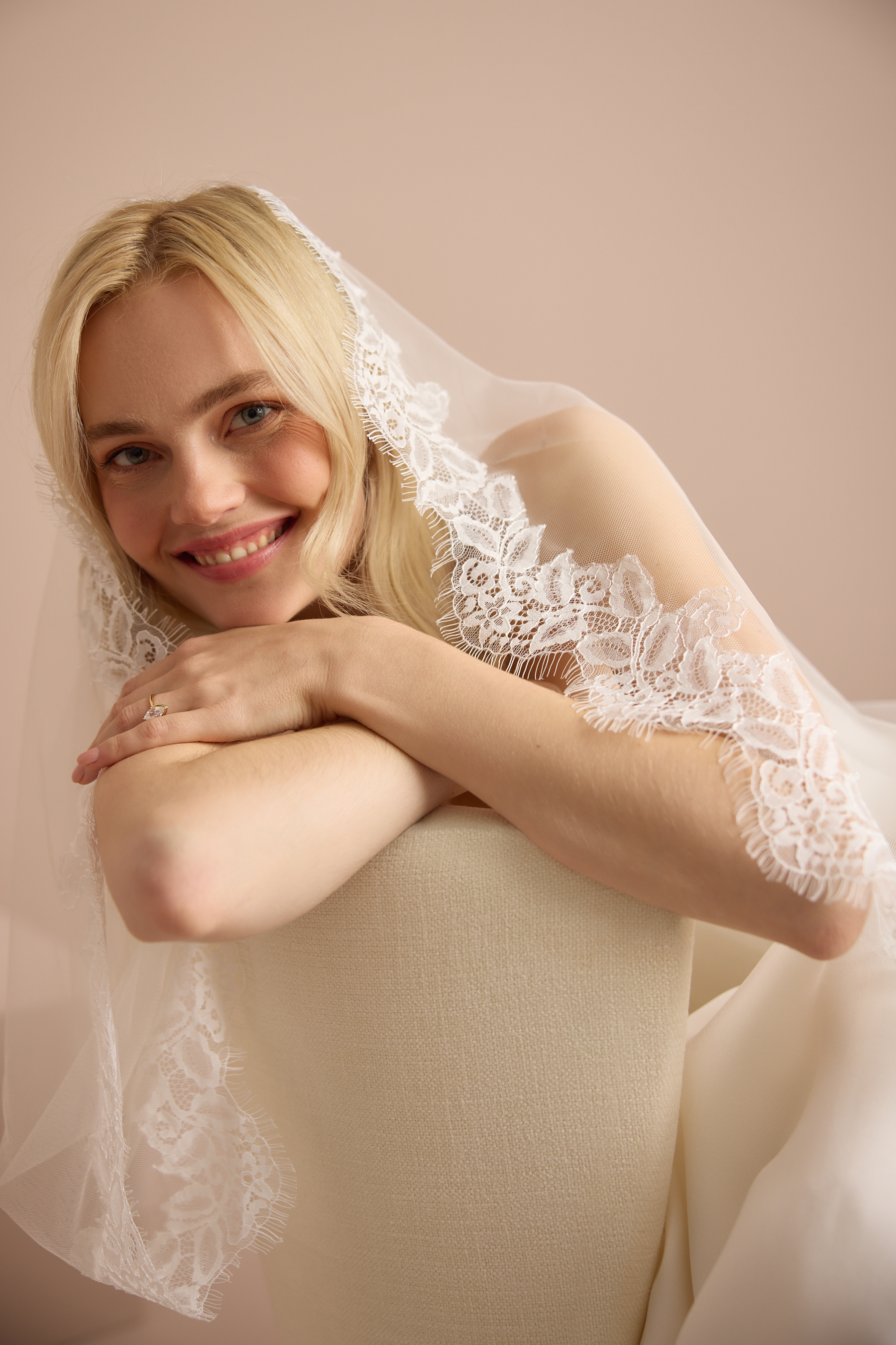LUXE CHANTILLY TRIM MANTILLA Detail 6