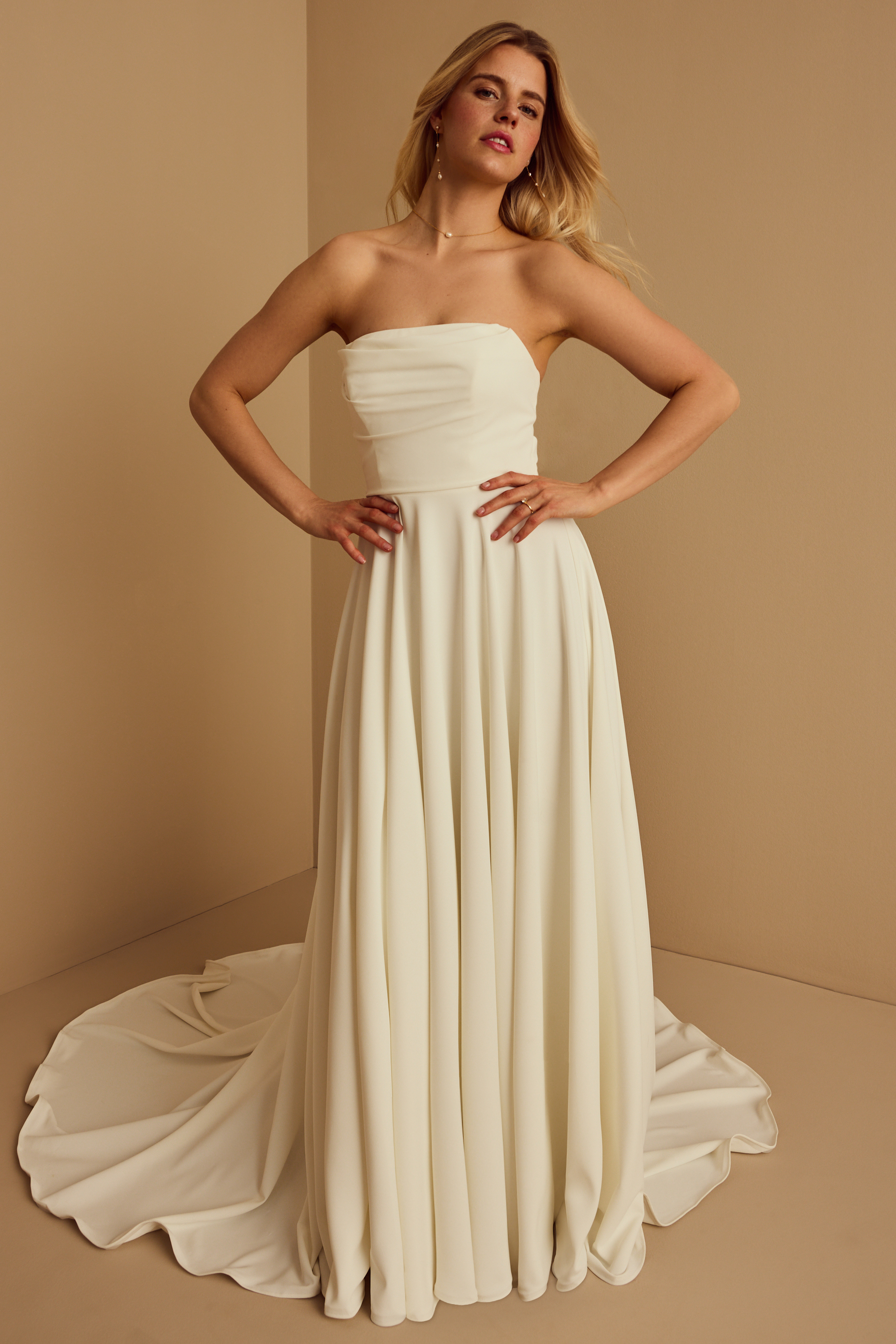 green emerald velvet dress Luxe Privée Belle – Luxe Redux Bridal main image 1