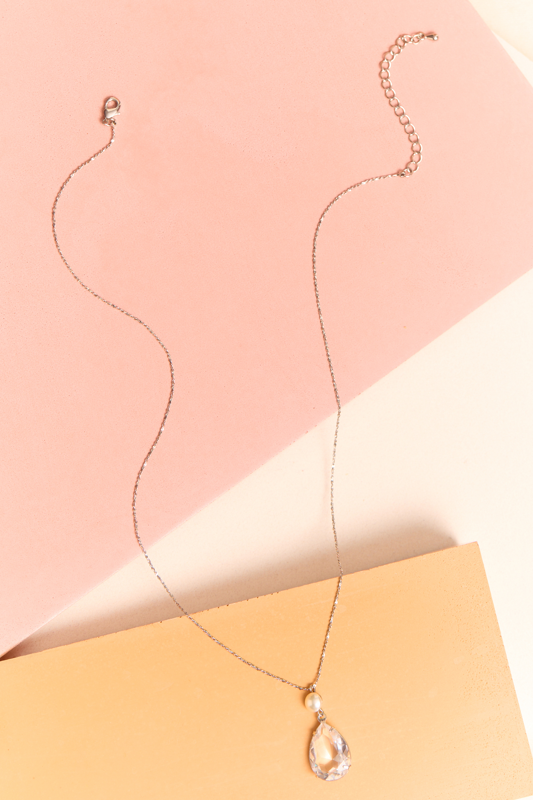 TEARDROP PEARL NECKLACE Detail 2