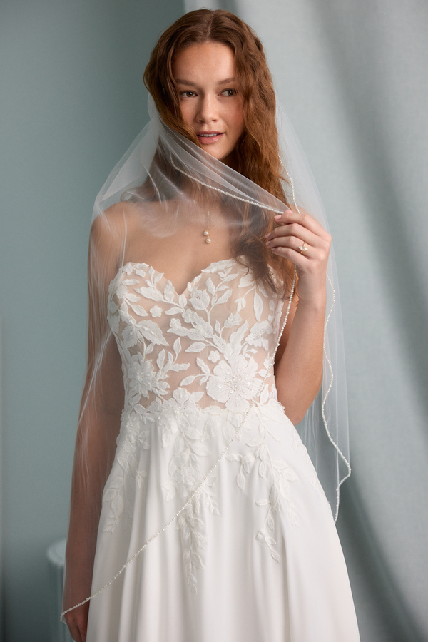 SIMPLE PEARL TRIM VEIL
