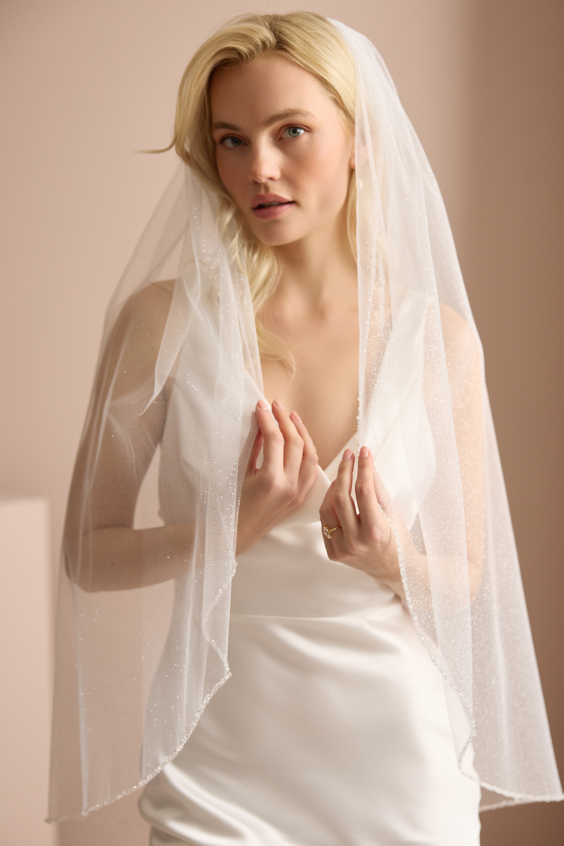 GLIMMERING CRYSTAL TRIM FINGERTIP VEIL Detail 2