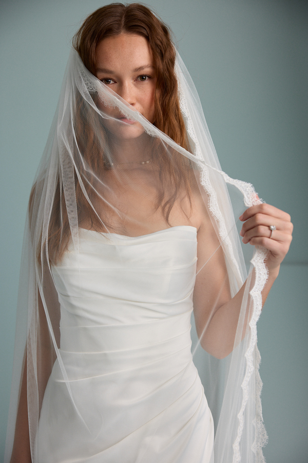 LUXE SCALLOPED CHANTILLY VEIL