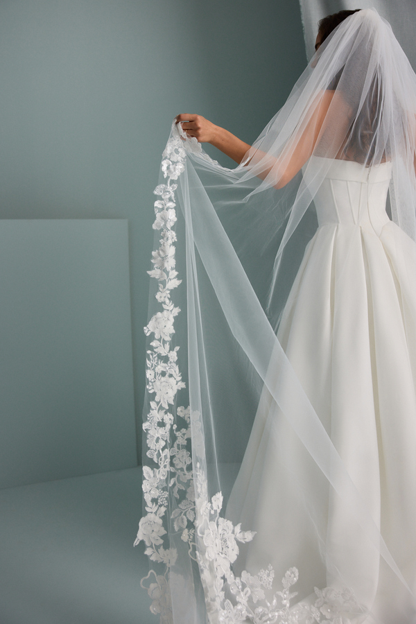 BLOSSOM LACE VEIL