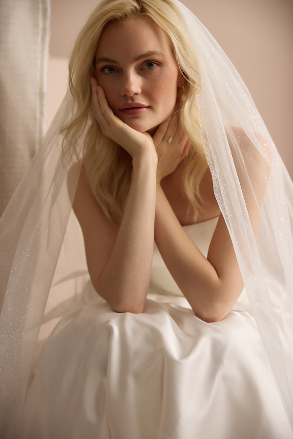 GLIMMERING CATHEDRAL VEIL