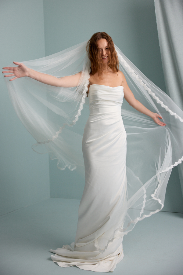 LUXE SCALLOPED CHANTILLY VEIL