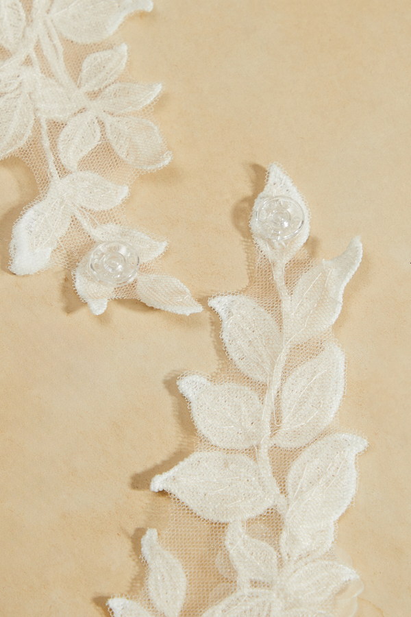 FLORAL LACE SWAG