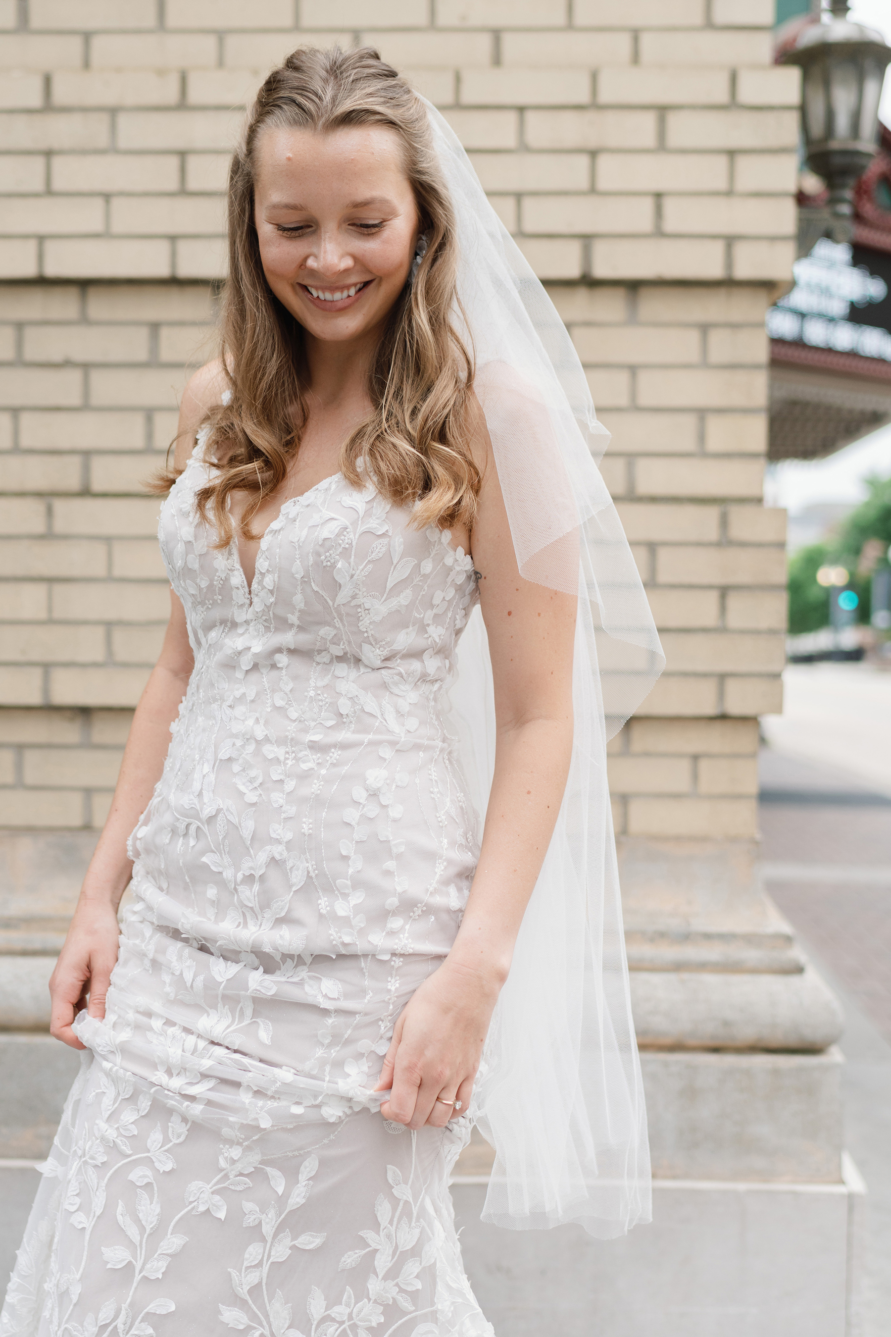 LUXE TULLE FINGERTIP VEIL Detail 3