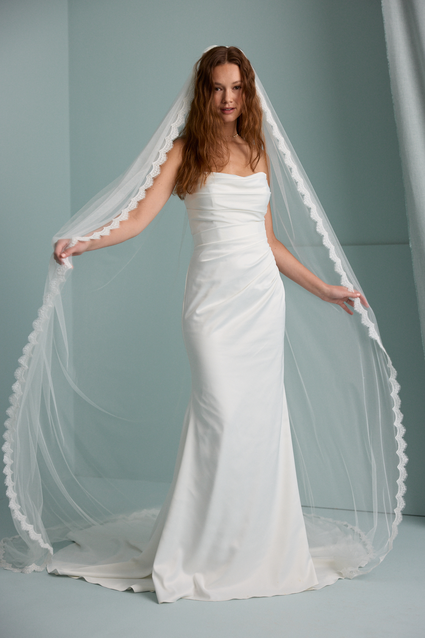 LUXE SCALLOPED CHANTILLY VEIL Detail 5