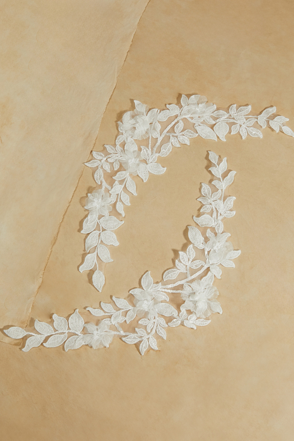 FLORAL LACE SWAG