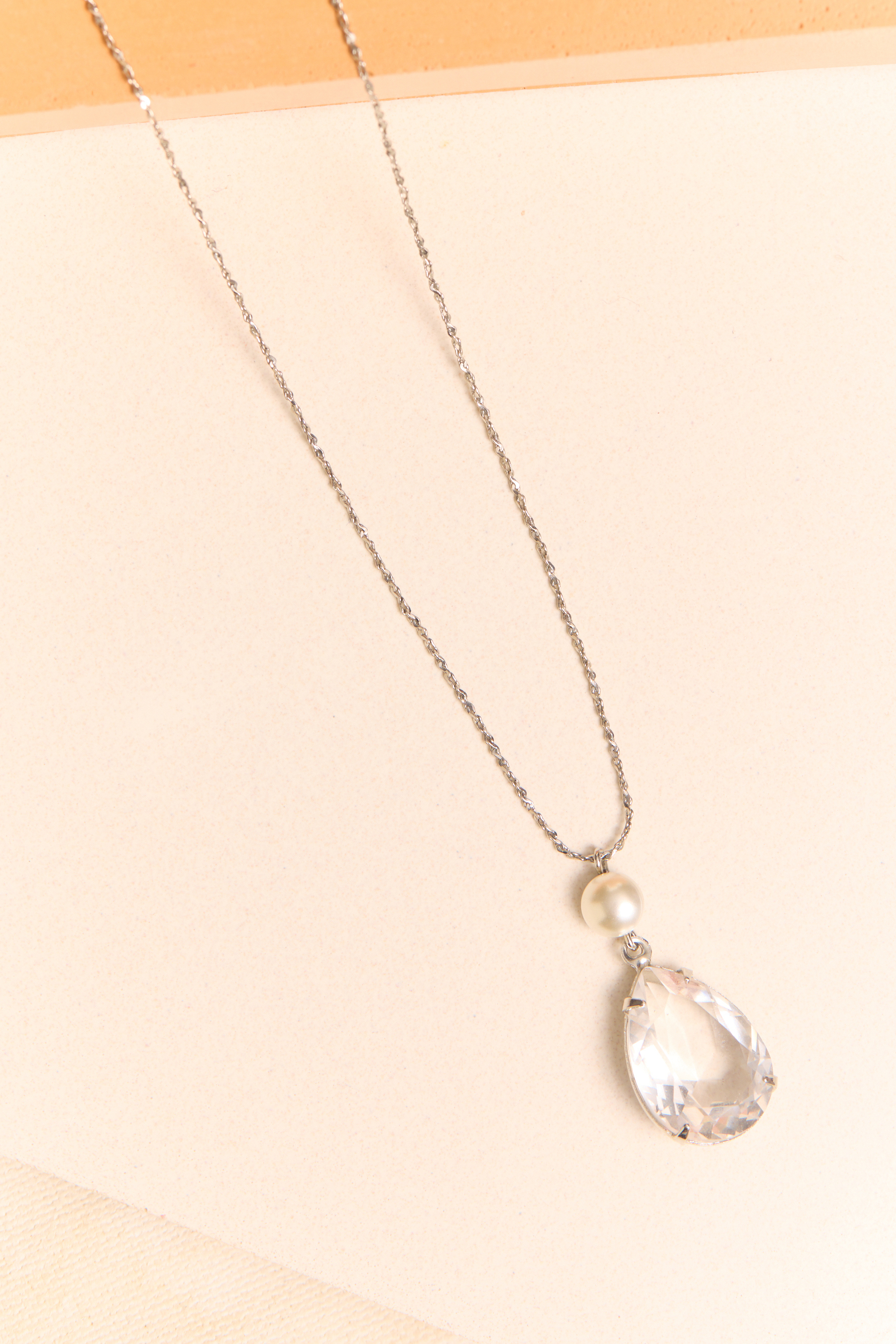 TEARDROP PEARL NECKLACE Detail 3
