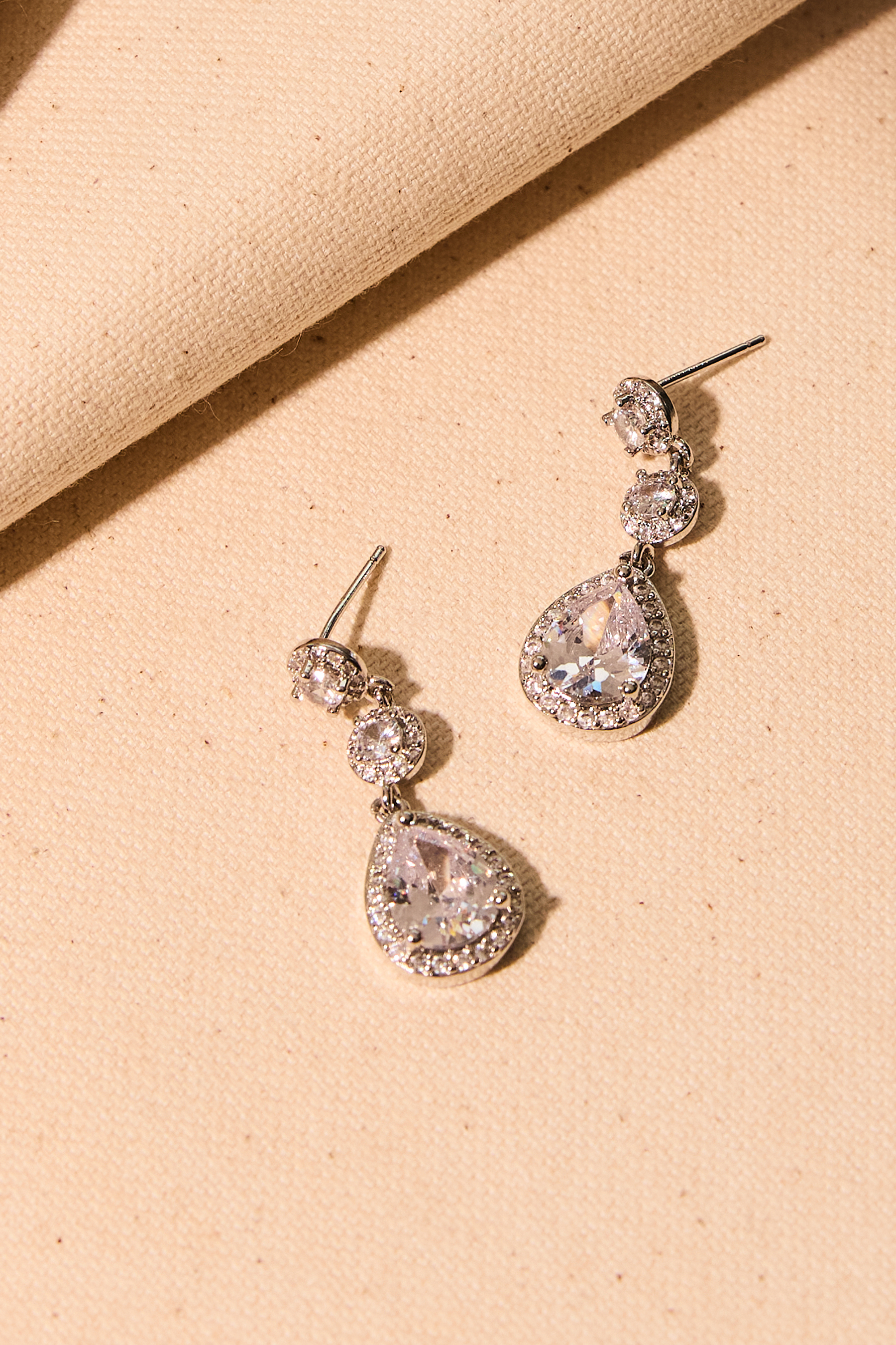 CRYSTAL TIER CIRCLE EARRINGS Detail 1