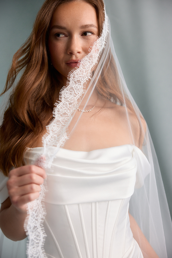 CHANTILLY TRIM MANTILLA