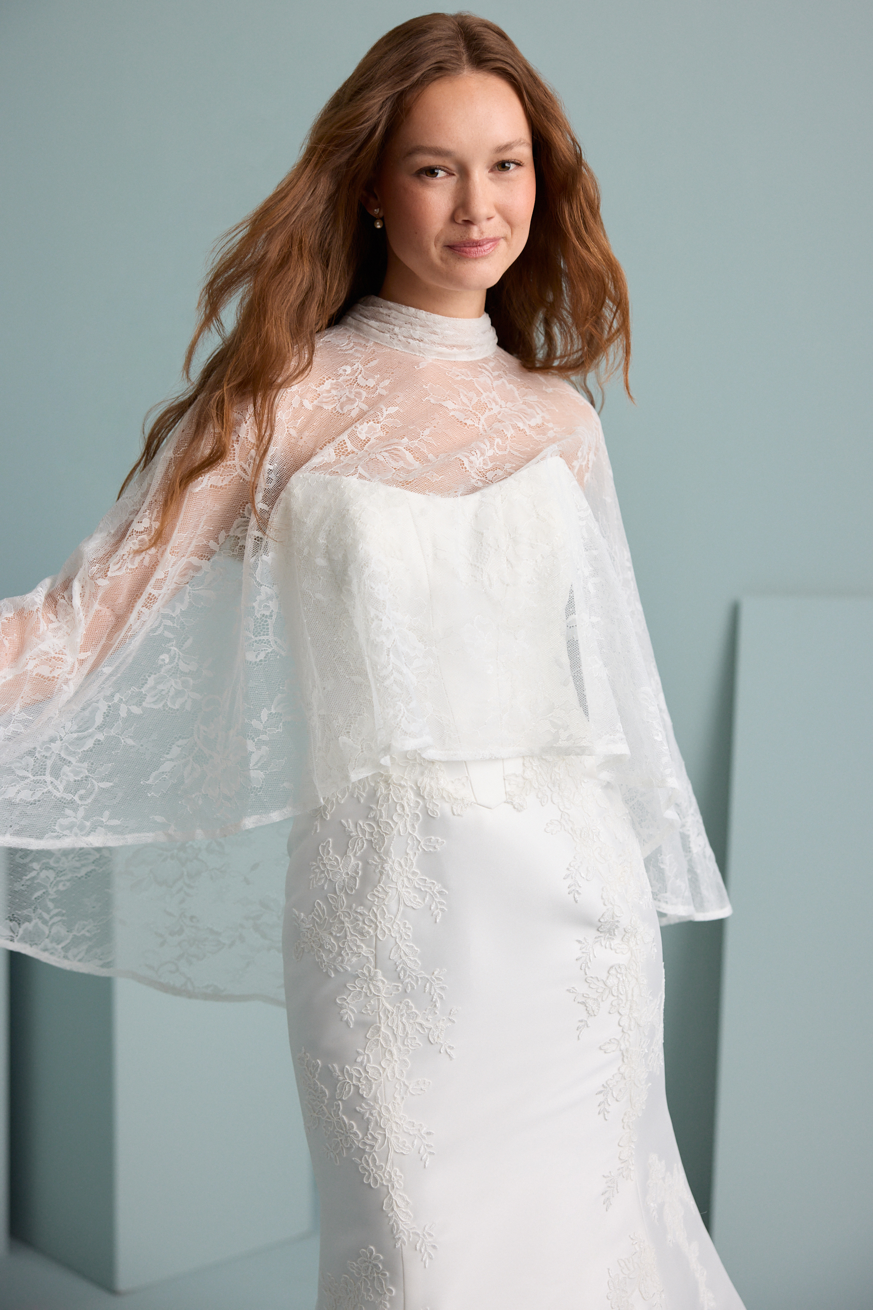 CHANTILLY LACE CAPE Detail 4