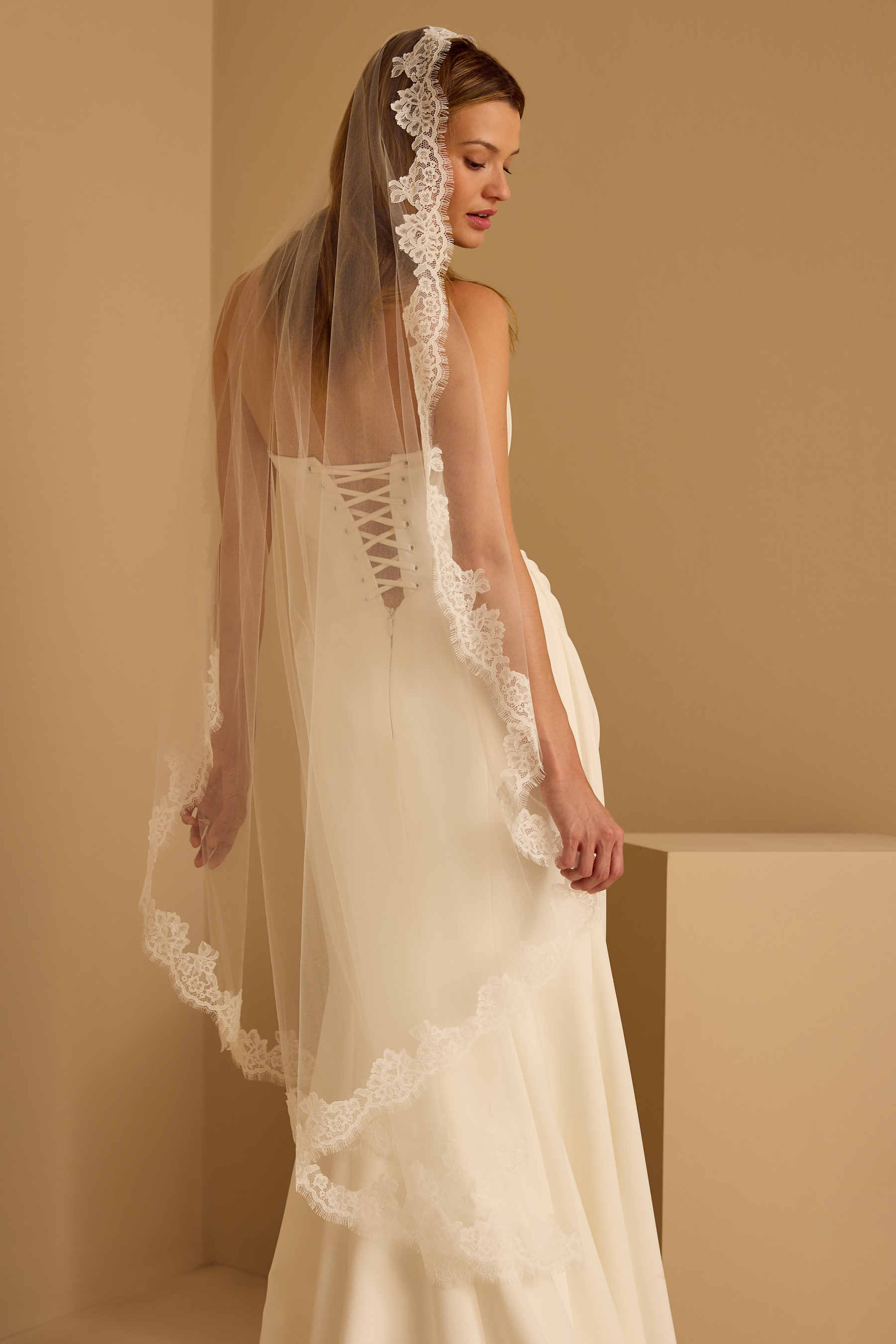 CHANTILLY MANTILLA VEIL Detail 3