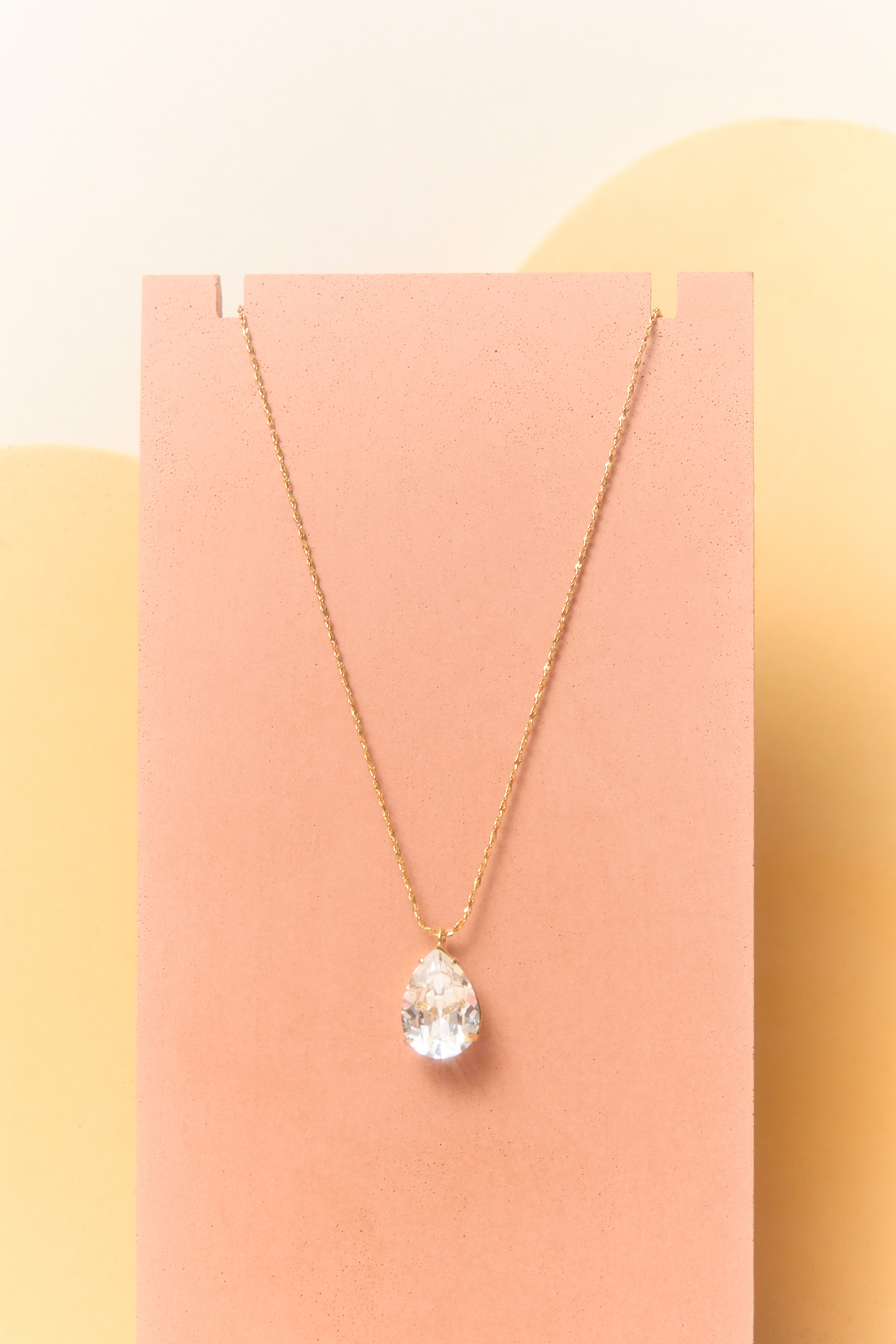 TEARDROP NECKLACE Detail 1