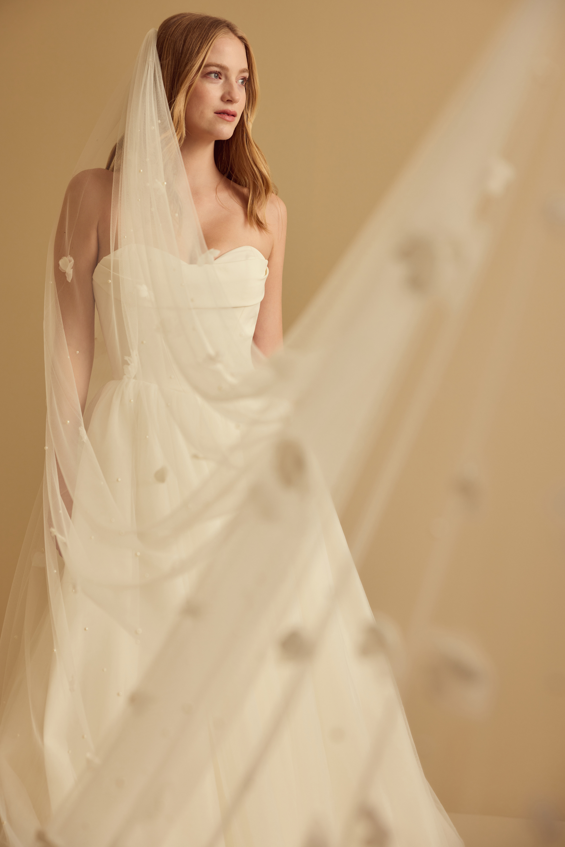 PEARL PETAL VEIL Detail 1