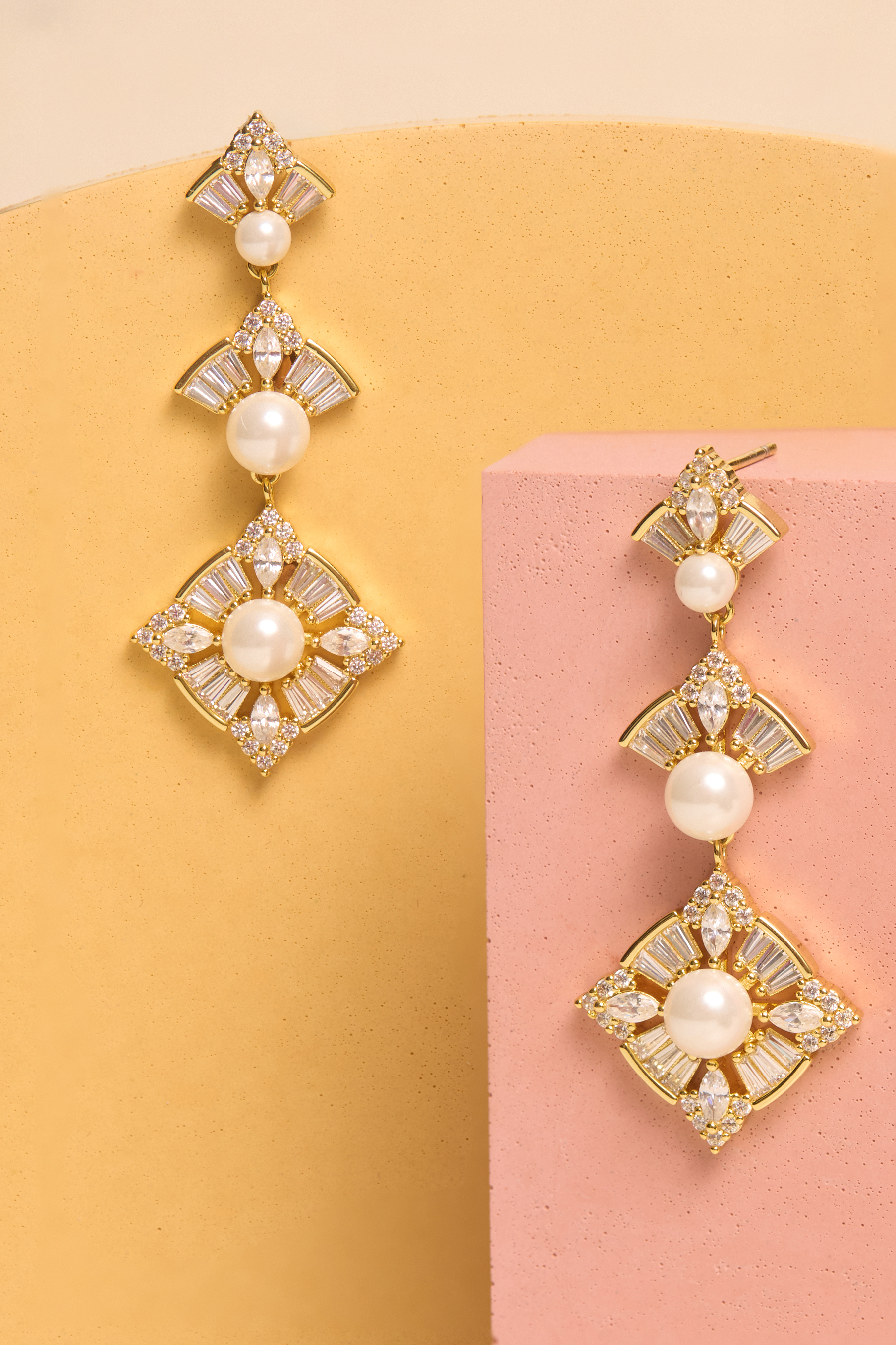 GILDED PEARL DANGLES Detail 1