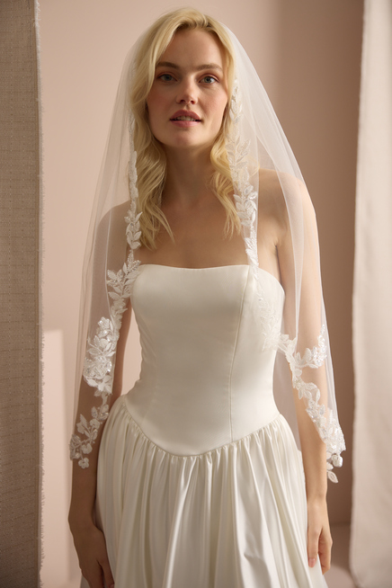FLOURISHING BEADED VEIL