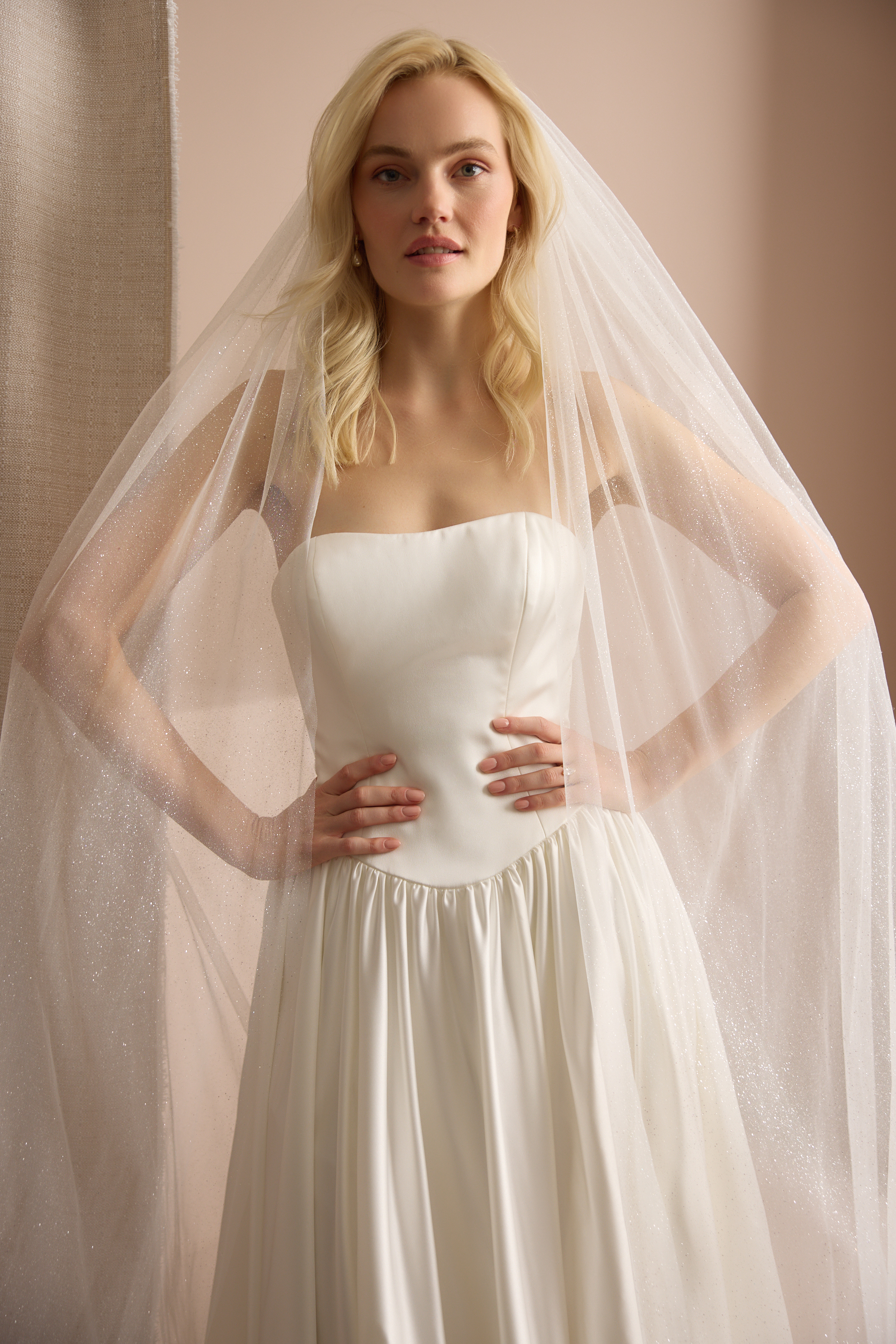 GLIMMERING CATHEDRAL VEIL Detail 1