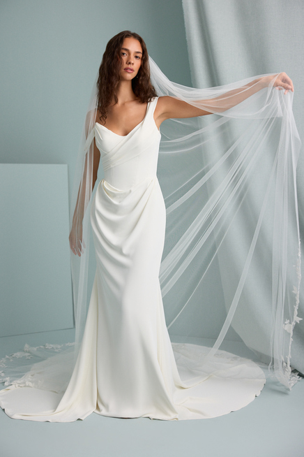 LUXE FOLIAGE VEIL
