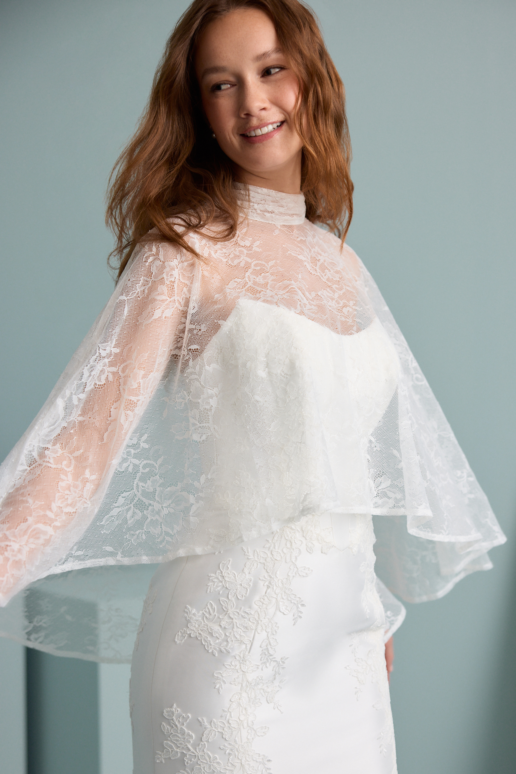 CHANTILLY LACE CAPE Detail 1