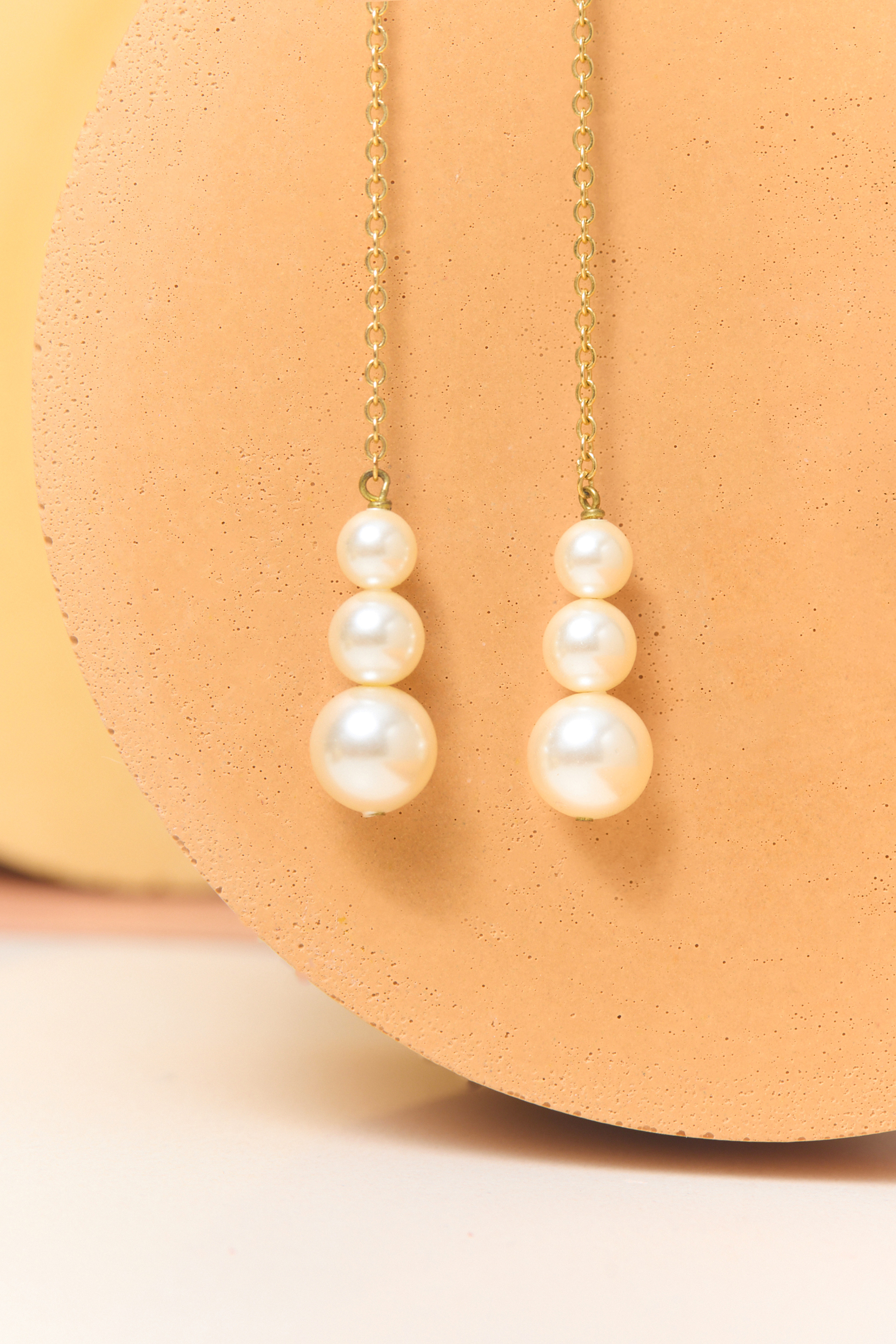 STACKED PEARL EARRINGS Detail 2