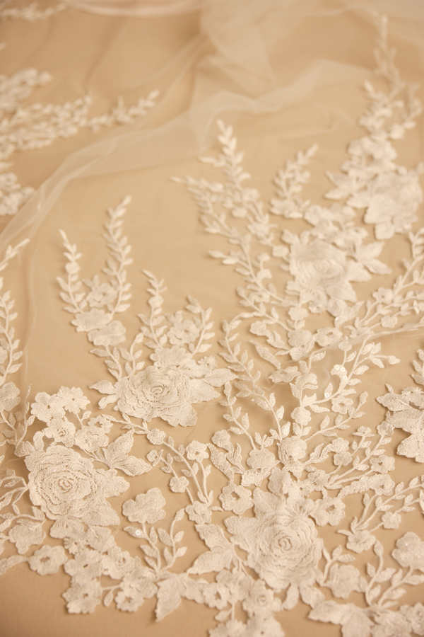SHIMMERING ROSE VINE VEIL