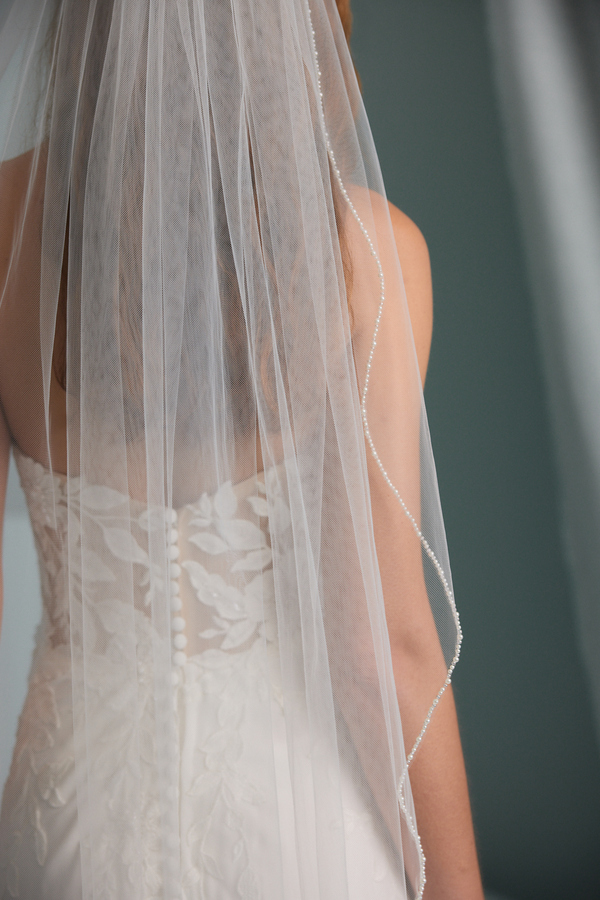 SIMPLE PEARL TRIM VEIL