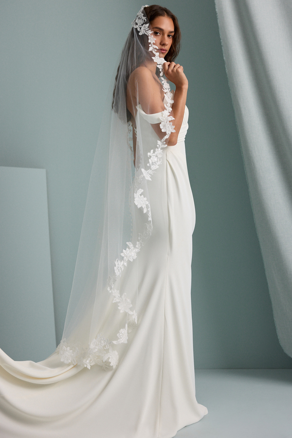 ETHEREAL FLORAL MANTILLA