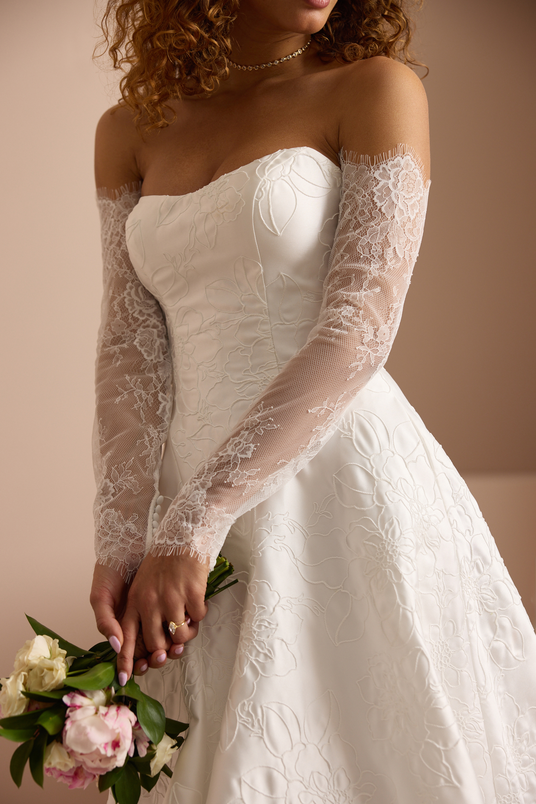 DELICATE LACE LONG SLEEVES Detail 1