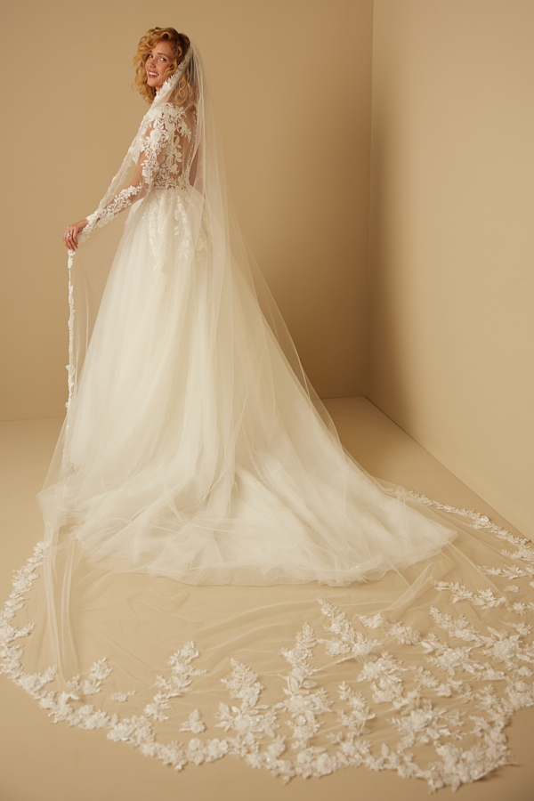 BEADED 3D LACE CATHEDRAL
