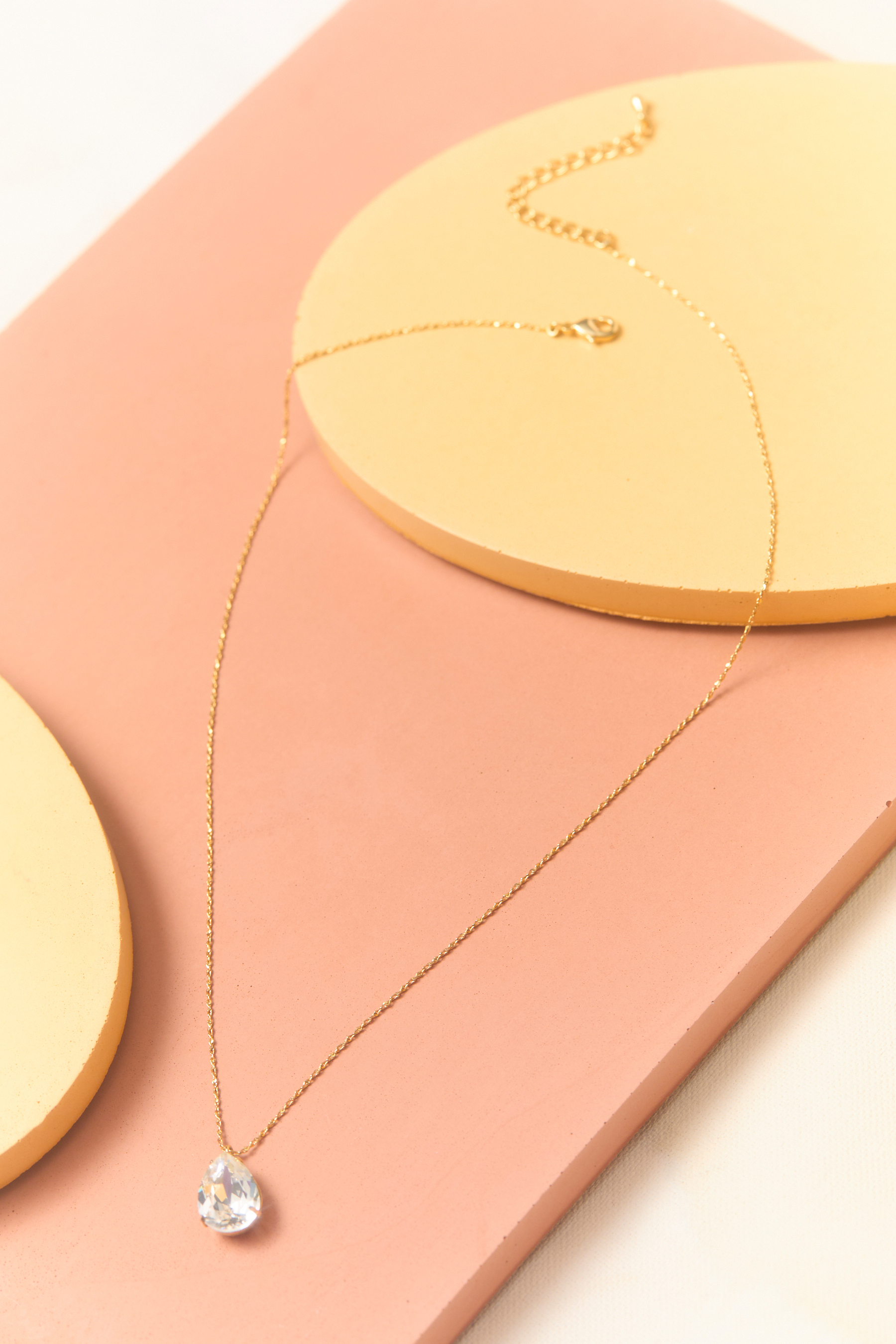 TEARDROP NECKLACE Detail 2