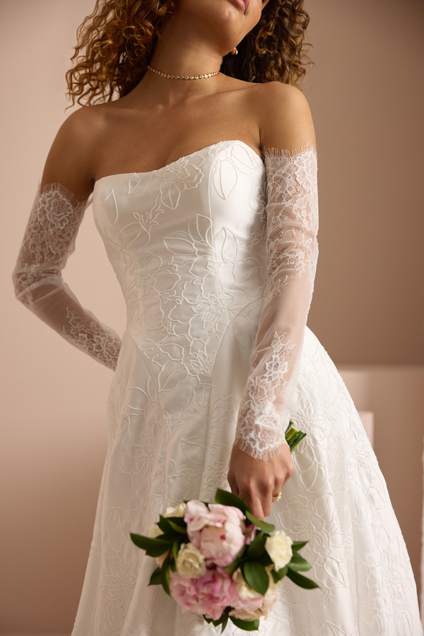 DELICATE LACE LONG SLEEVES