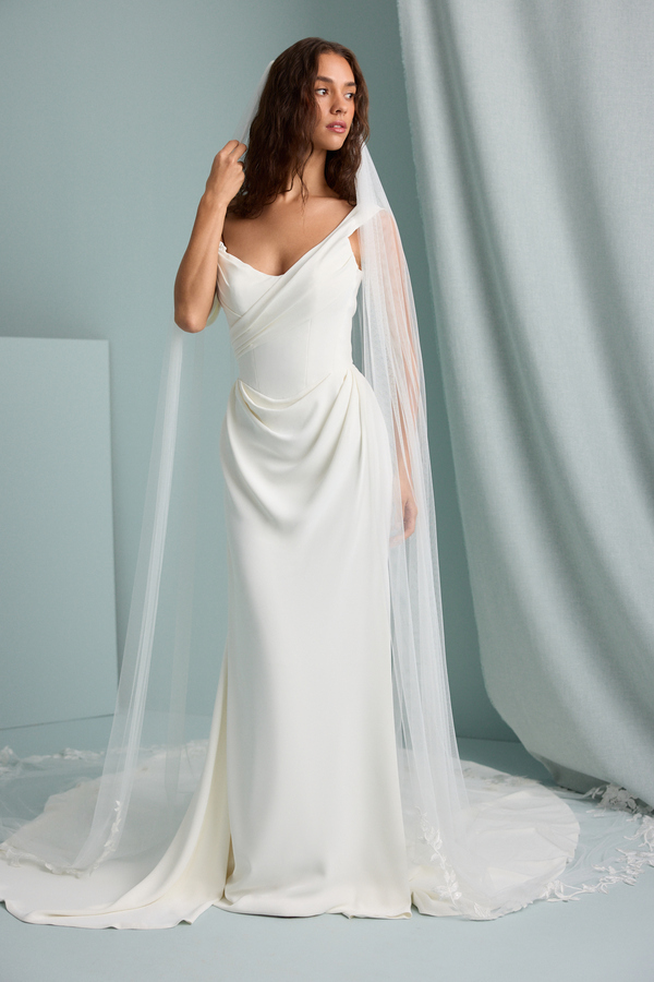 LUXE FOLIAGE VEIL
